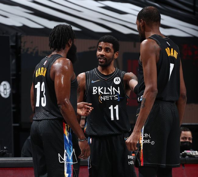 前场三人横 前场三人横